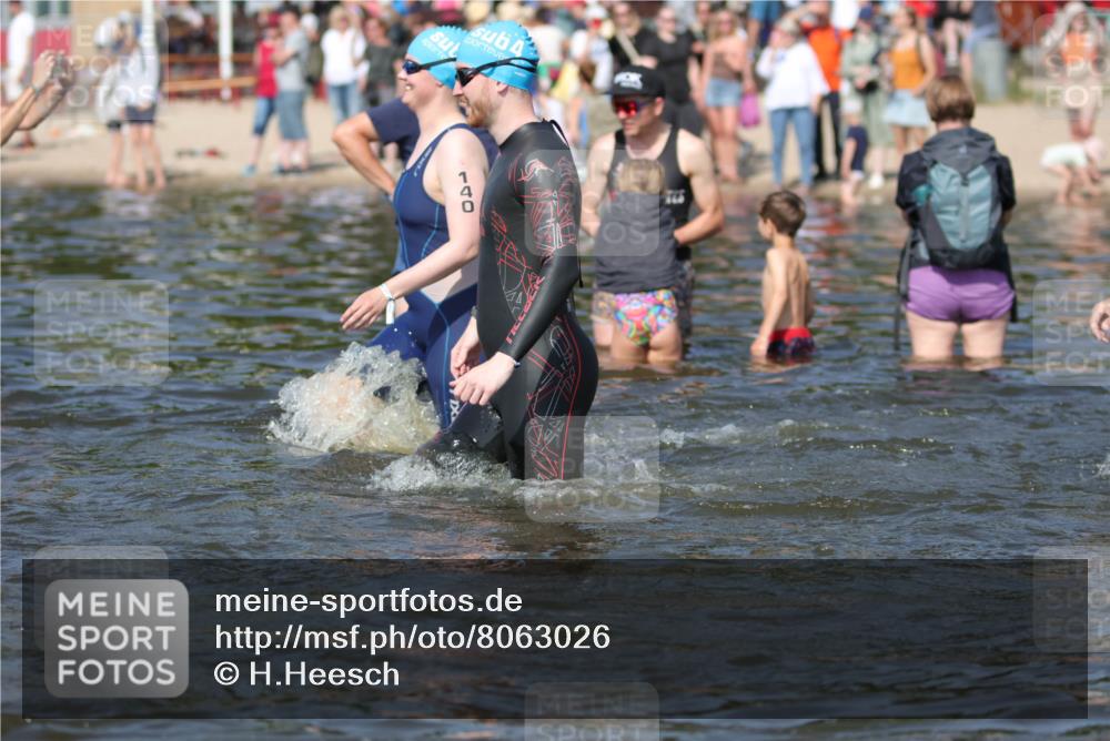 22.06.2025 - Viking Triathlon H.Heesch http://msf.ph/oto/8063026 22.06.2025 10:08:26 Schwimmen 37, 48, 69, 97, 133, 140, 222, 360, 364, 472, 481, 490, 499, 518, 542 meine-sportfotos.de