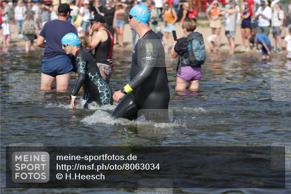 22.06.2025 - Viking Triathlon H.Heesch http://msf.ph/oto/8063034 22.06.2025 10:08:32 Schwimmen 48, 69, 71, 97, 166, 246, 319, 357, 360, 472, 481, 490, 499, 518, 542 meine-sportfotos.de