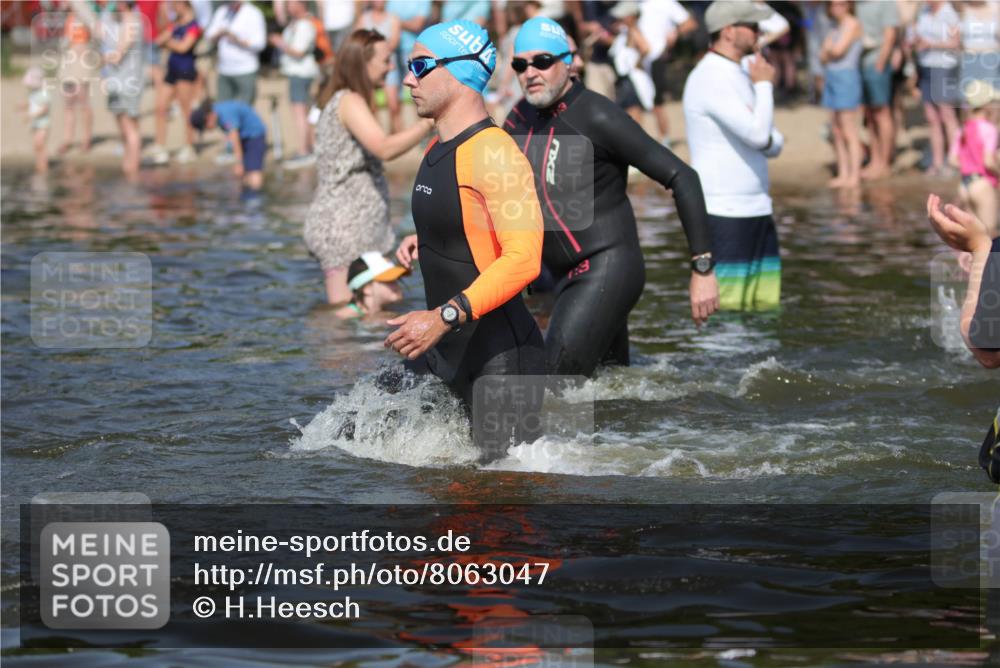 22.06.2025 - Viking Triathlon H.Heesch http://msf.ph/oto/8063047 22.06.2025 10:08:36 Schwimmen 71, 136, 166, 246, 303, 305, 319, 357, 360, 459, 470, 472, 481, 490, 542 meine-sportfotos.de
