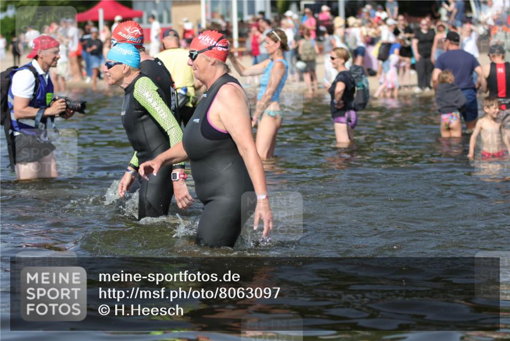 22.06.2025 - Viking Triathlon H.Heesch http://msf.ph/oto/8063097 22.06.2025 10:09:01 Schwimmen 405 meine-sportfotos.de