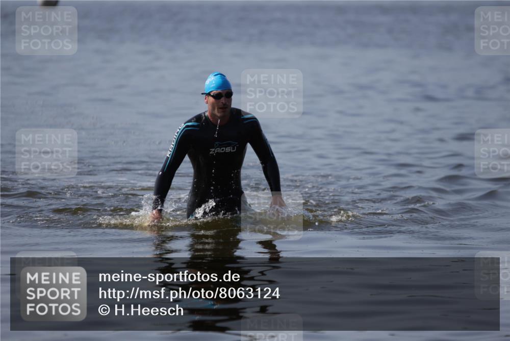 22.06.2025 - Viking Triathlon H.Heesch http://msf.ph/oto/8063124 22.06.2025 10:22:35 Schwimmen 100 meine-sportfotos.de