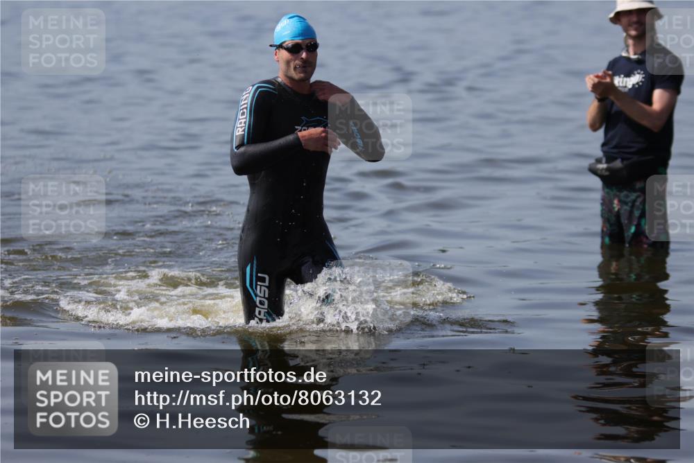 22.06.2025 - Viking Triathlon H.Heesch http://msf.ph/oto/8063132 22.06.2025 10:22:44 Schwimmen 100 meine-sportfotos.de