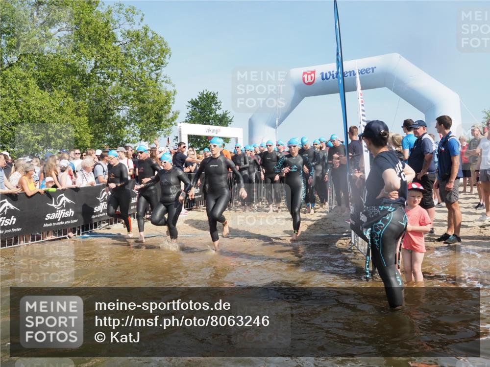 22.06.2025 - Viking Triathlon KatJ http://msf.ph/oto/8063246 22.06.2025 10:02:13 Schwimmen 21, 107, 127, 137, 139, 149, 207, 247, 309, 365, 382, 387, 415, 492, 522 meine-sportfotos.de