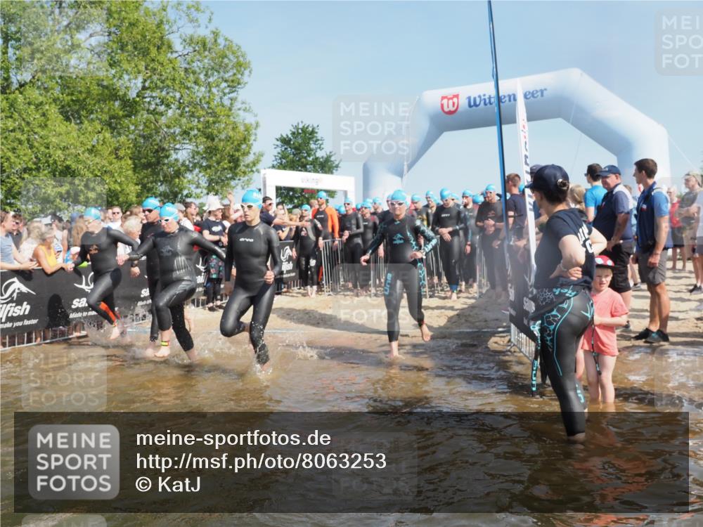 22.06.2025 - Viking Triathlon KatJ http://msf.ph/oto/8063253 22.06.2025 10:02:13 Schwimmen 21, 107, 127, 137, 139, 149, 207, 247, 309, 365, 382, 387, 415, 492, 522 meine-sportfotos.de