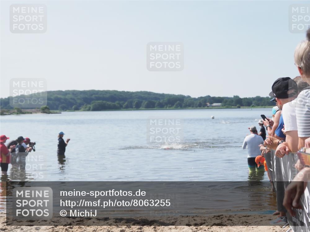 22.06.2025 - Viking Triathlon MichiJ http://msf.ph/oto/8063255 22.06.2025 10:24:05 Schwimmen 609 meine-sportfotos.de