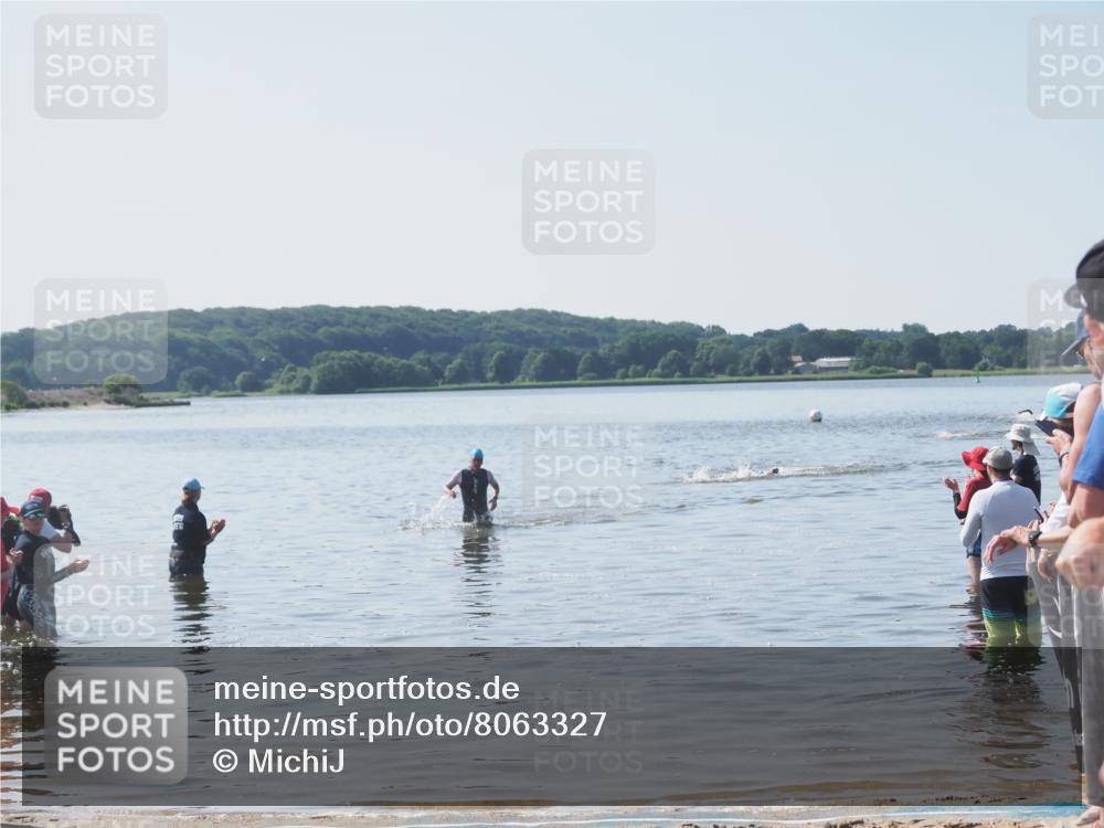 22.06.2025 - Viking Triathlon MichiJ http://msf.ph/oto/8063327 22.06.2025 10:24:41 Schwimmen 329 meine-sportfotos.de