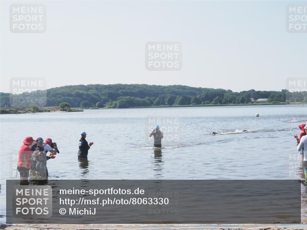 22.06.2025 - Viking Triathlon MichiJ http://msf.ph/oto/8063330 22.06.2025 10:24:42 Schwimmen 329 meine-sportfotos.de