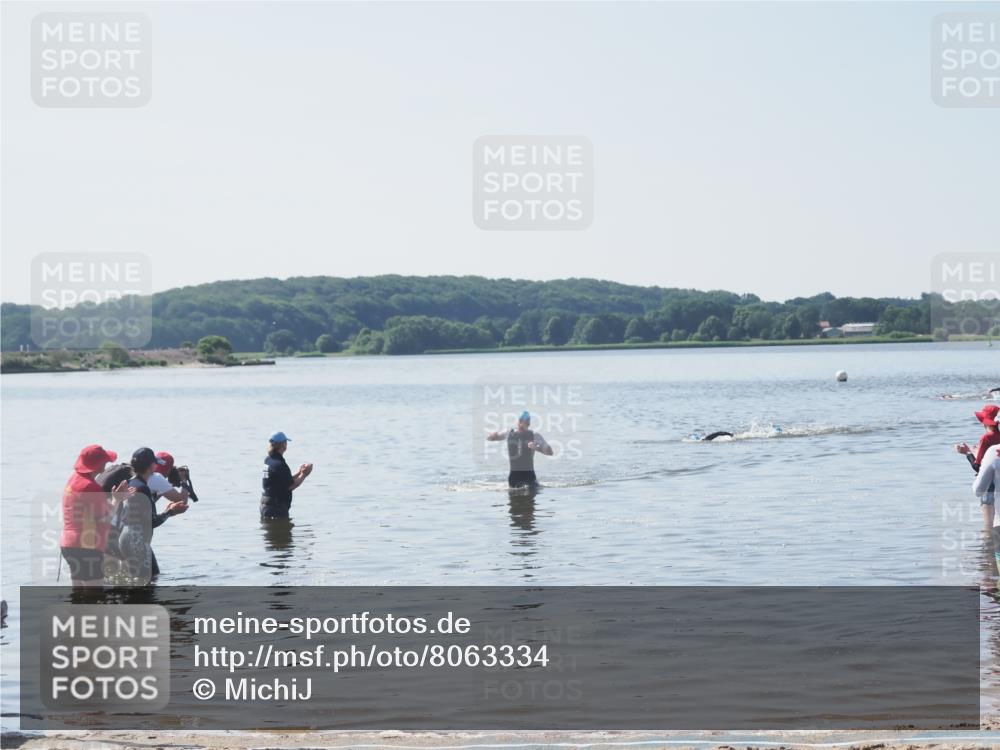 22.06.2025 - Viking Triathlon MichiJ http://msf.ph/oto/8063334 22.06.2025 10:24:43 Schwimmen 329 meine-sportfotos.de