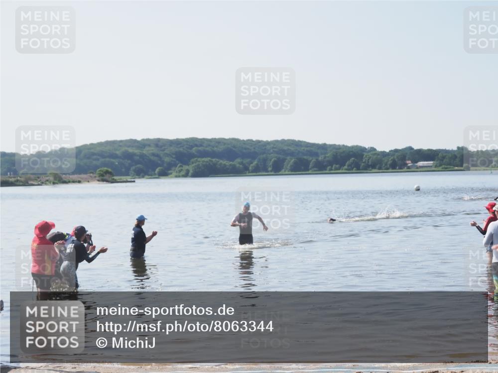 22.06.2025 - Viking Triathlon MichiJ http://msf.ph/oto/8063344 22.06.2025 10:24:44 Schwimmen 329 meine-sportfotos.de