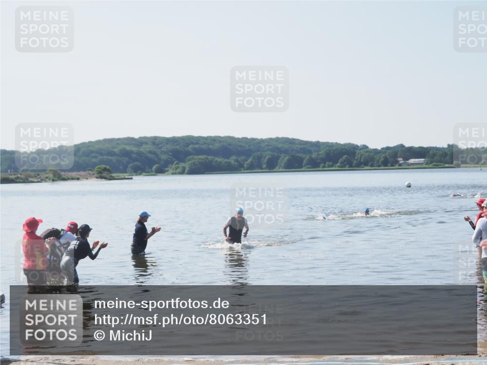 22.06.2025 - Viking Triathlon MichiJ http://msf.ph/oto/8063351 22.06.2025 10:24:45 Schwimmen 329 meine-sportfotos.de
