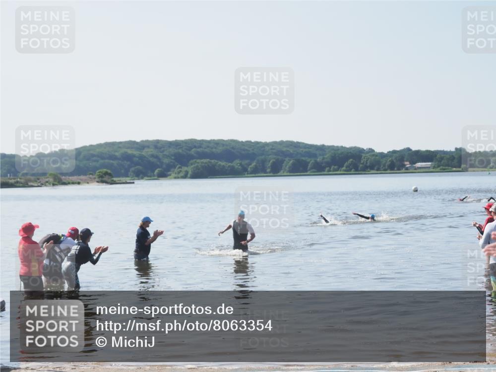 22.06.2025 - Viking Triathlon MichiJ http://msf.ph/oto/8063354 22.06.2025 10:24:45 Schwimmen 329 meine-sportfotos.de