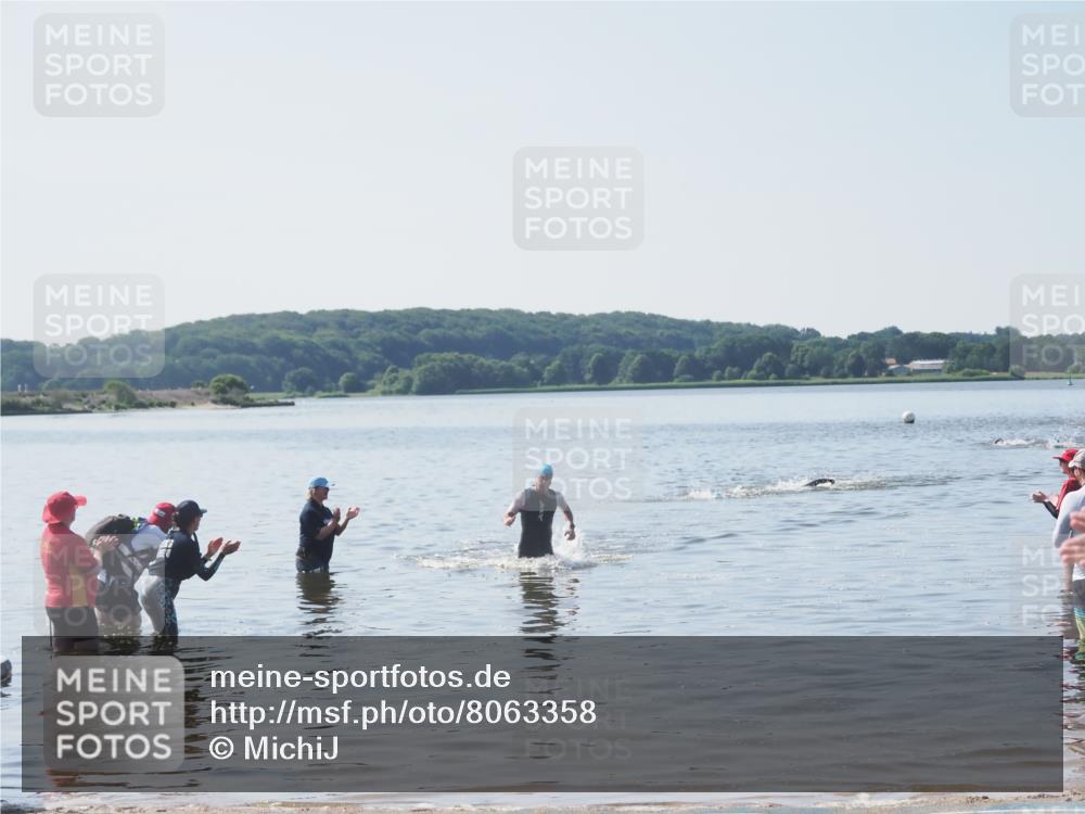 22.06.2025 - Viking Triathlon MichiJ http://msf.ph/oto/8063358 22.06.2025 10:24:46 Schwimmen 329 meine-sportfotos.de