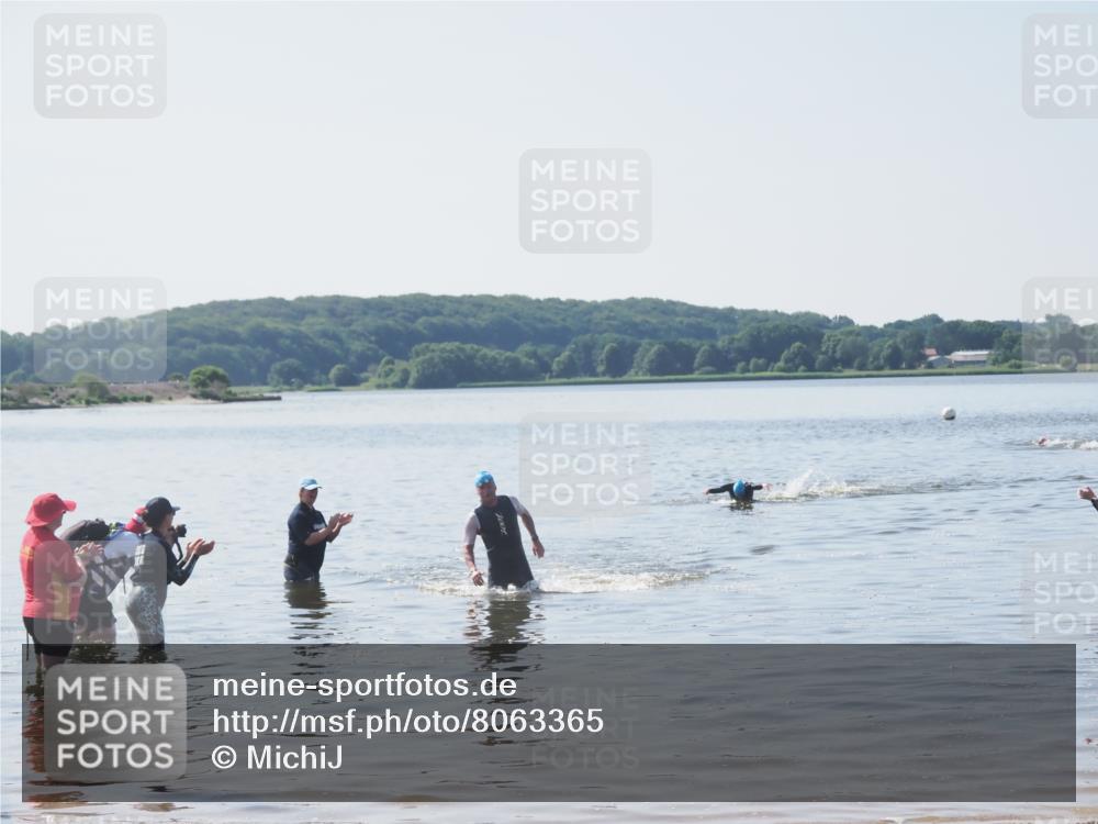 22.06.2025 - Viking Triathlon MichiJ http://msf.ph/oto/8063365 22.06.2025 10:24:47 Schwimmen 329 meine-sportfotos.de