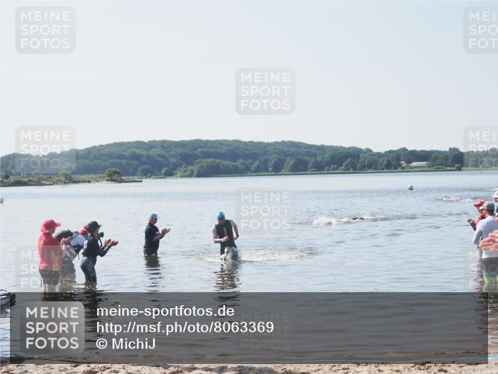 22.06.2025 - Viking Triathlon MichiJ http://msf.ph/oto/8063369 22.06.2025 10:24:47 Schwimmen 329 meine-sportfotos.de