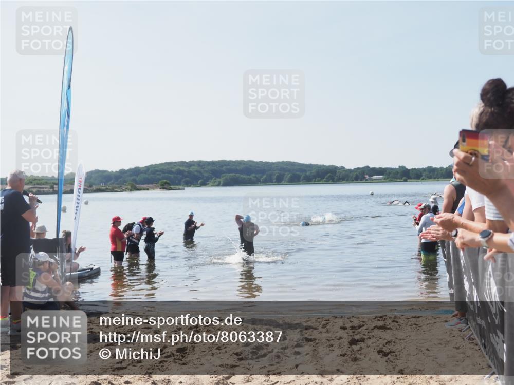 22.06.2025 - Viking Triathlon MichiJ http://msf.ph/oto/8063387 22.06.2025 10:24:51 Schwimmen 4, 329, 521 meine-sportfotos.de