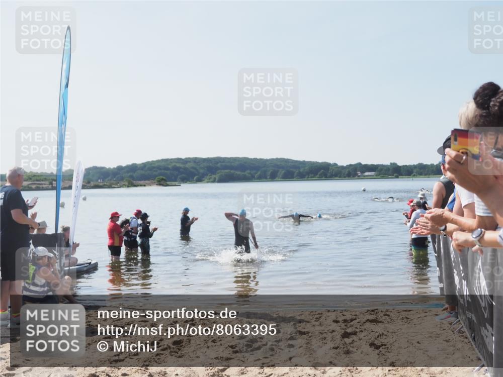 22.06.2025 - Viking Triathlon MichiJ http://msf.ph/oto/8063395 22.06.2025 10:24:52 Schwimmen 4, 329, 521 meine-sportfotos.de