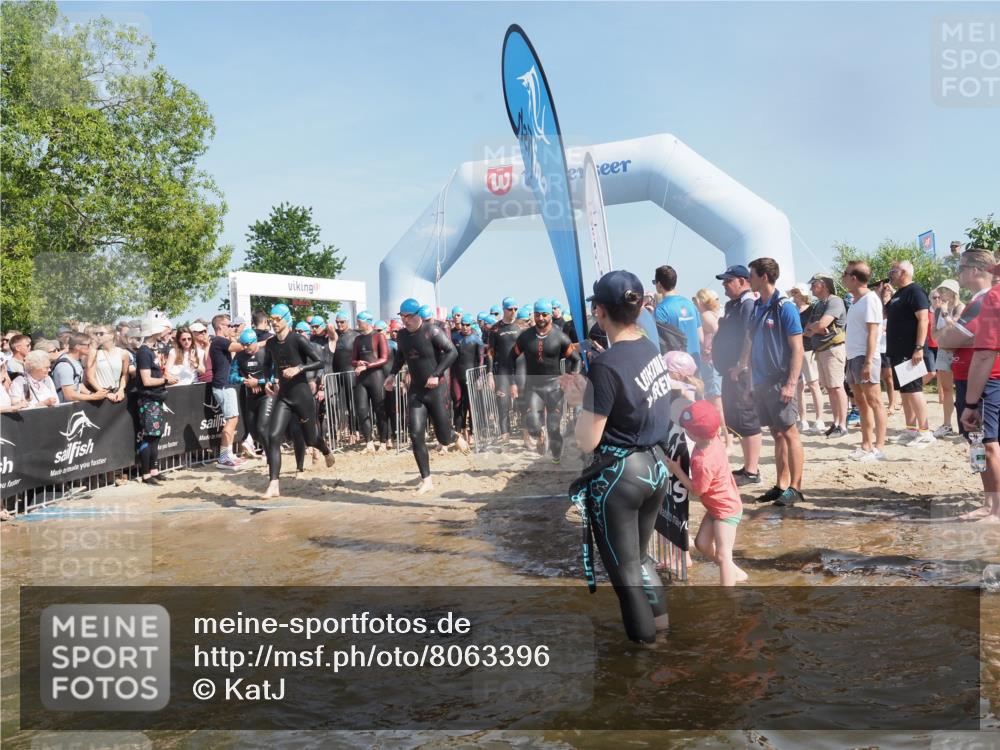 22.06.2025 - Viking Triathlon KatJ http://msf.ph/oto/8063396 22.06.2025 10:02:32 Schwimmen 78, 103, 114, 180, 188, 189, 193, 265, 283, 297, 513, 520, 532, 546, 549 meine-sportfotos.de