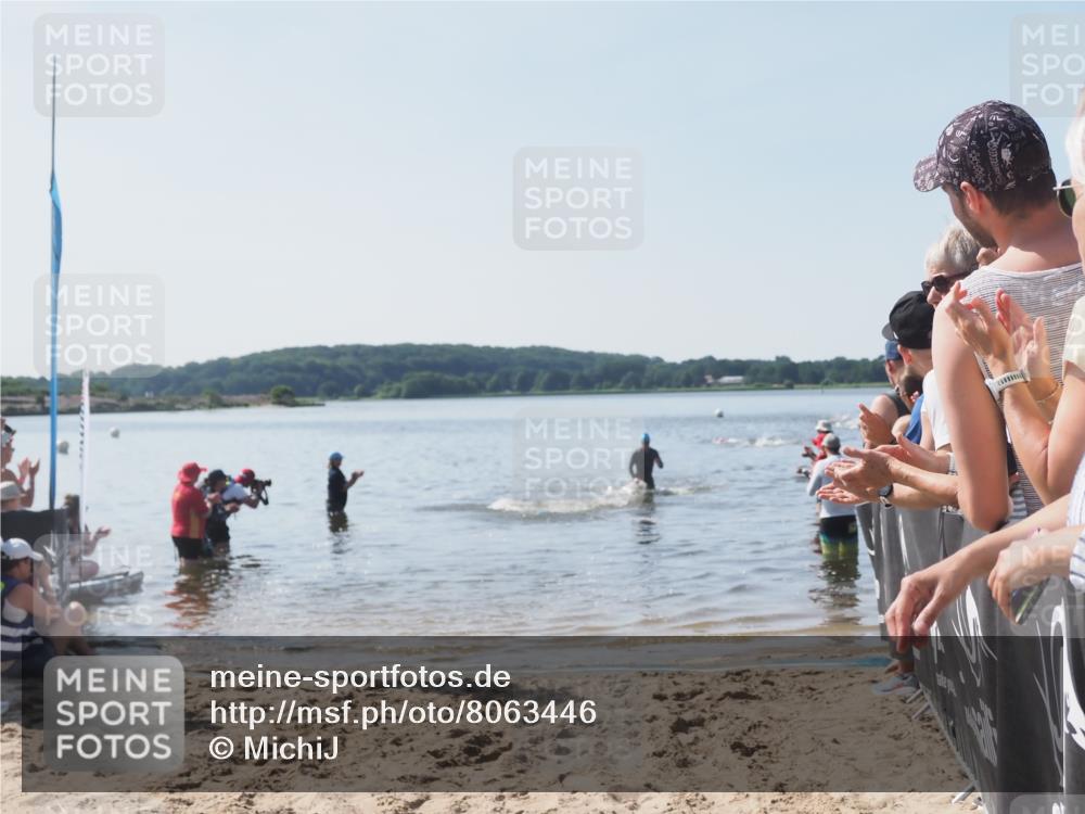 22.06.2025 - Viking Triathlon MichiJ http://msf.ph/oto/8063446 22.06.2025 10:24:57 Schwimmen 4, 329, 521 meine-sportfotos.de
