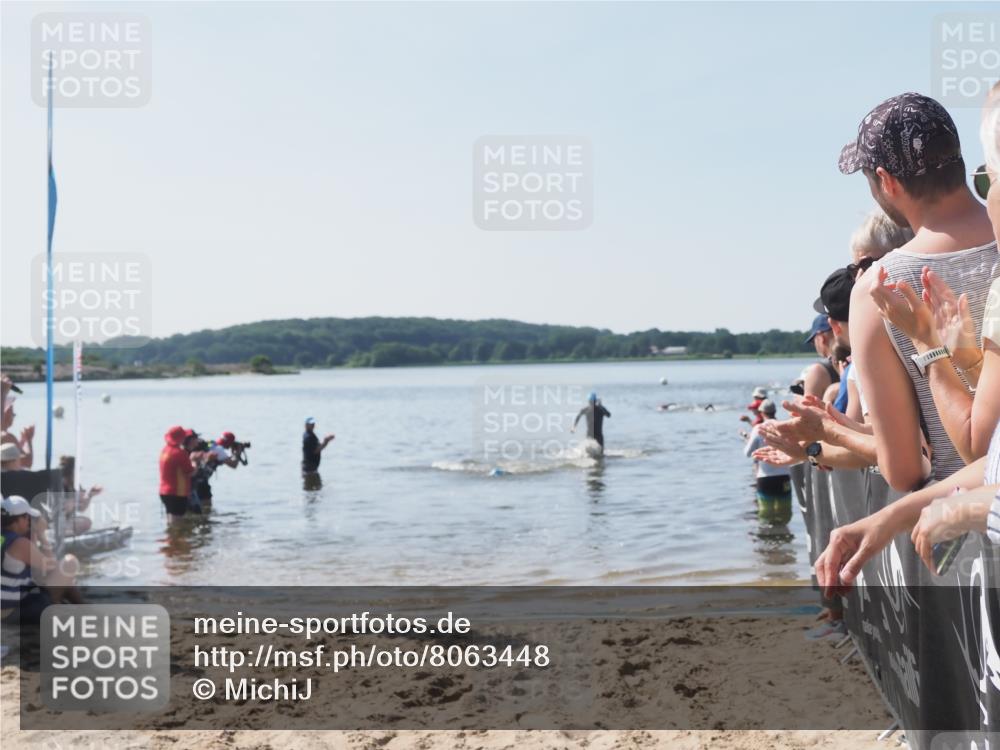 22.06.2025 - Viking Triathlon MichiJ http://msf.ph/oto/8063448 22.06.2025 10:24:58 Schwimmen 4, 329, 521 meine-sportfotos.de