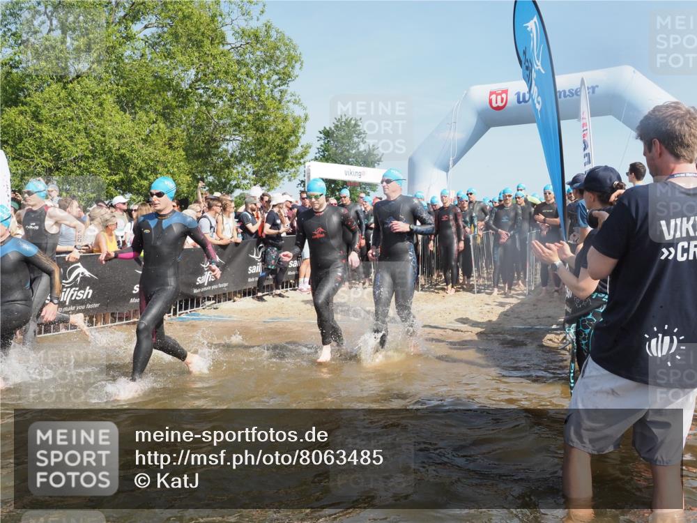 22.06.2025 - Viking Triathlon KatJ http://msf.ph/oto/8063485 22.06.2025 10:02:44 Schwimmen 98, 114, 161, 264, 323, 366, 427, 429, 430, 486, 552 meine-sportfotos.de