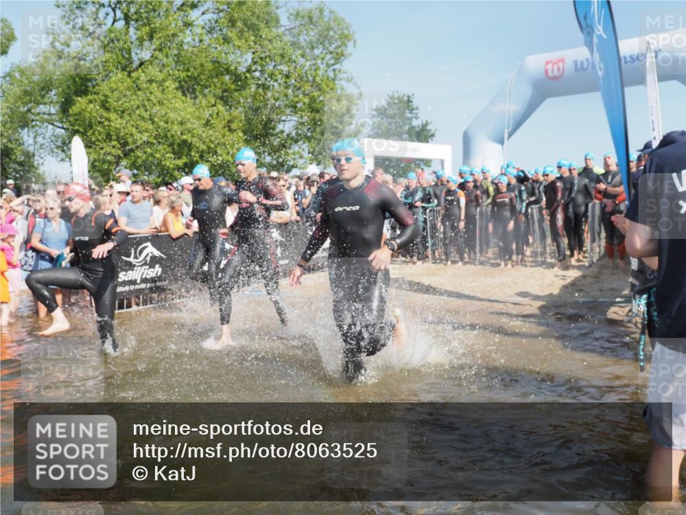 22.06.2025 - Viking Triathlon KatJ http://msf.ph/oto/8063525 22.06.2025 10:02:49 Schwimmen 5, 40, 43, 98, 164, 323, 340, 366, 427, 429, 430, 486, 548, 552, 554, 608 meine-sportfotos.de
