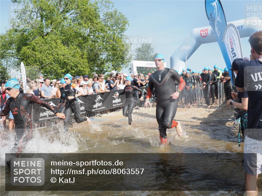 22.06.2025 - Viking Triathlon KatJ http://msf.ph/oto/8063557 22.06.2025 10:02:54 Schwimmen 5, 40, 43, 47, 98, 101, 154, 164, 233, 340, 398, 430, 475, 486, 548, 554, 608, 632 meine-sportfotos.de