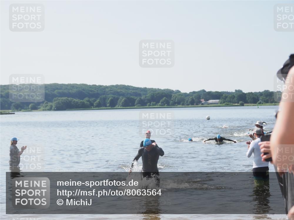 22.06.2025 - Viking Triathlon MichiJ http://msf.ph/oto/8063564 22.06.2025 10:25:25 Schwimmen 122, 641 meine-sportfotos.de