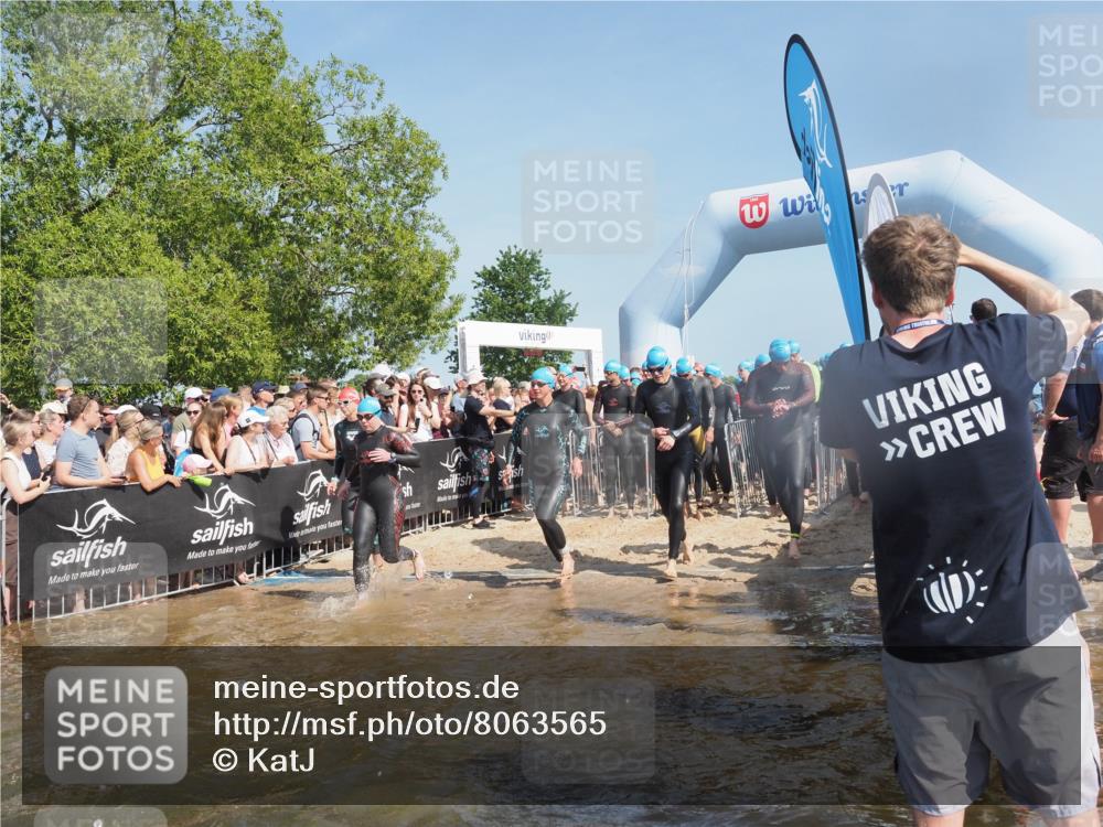 22.06.2025 - Viking Triathlon KatJ http://msf.ph/oto/8063565 22.06.2025 10:02:57 Schwimmen 5, 40, 43, 47, 101, 154, 164, 233, 340, 398, 475, 548, 554, 608, 632 meine-sportfotos.de
