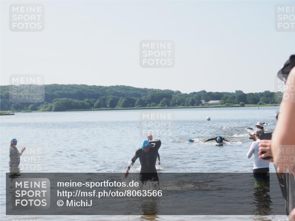 22.06.2025 - Viking Triathlon MichiJ http://msf.ph/oto/8063566 22.06.2025 10:25:26 Schwimmen 2, 122, 641 meine-sportfotos.de