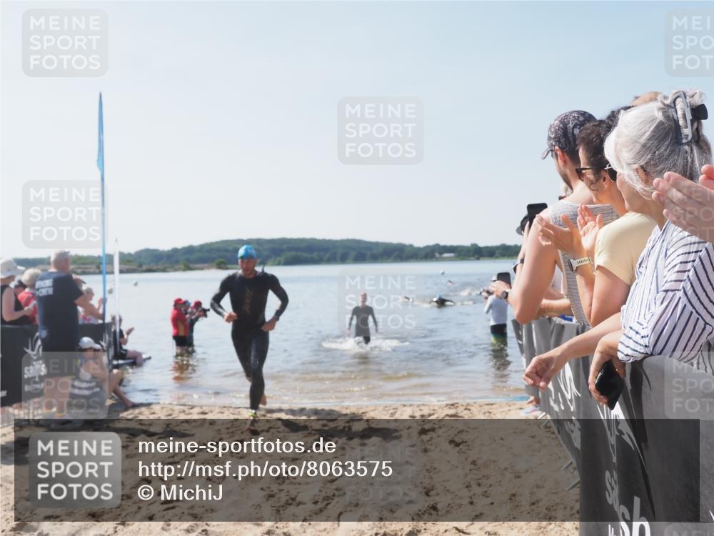 22.06.2025 - Viking Triathlon MichiJ http://msf.ph/oto/8063575 22.06.2025 10:25:29 Schwimmen 2, 122, 641 meine-sportfotos.de