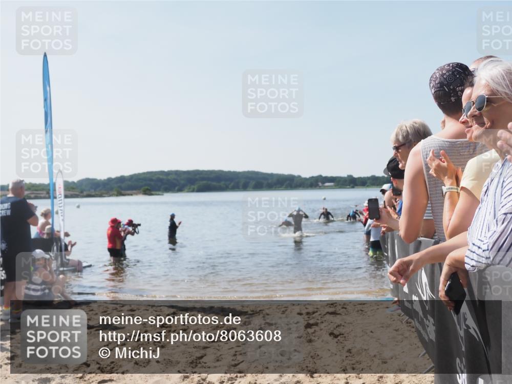 22.06.2025 - Viking Triathlon MichiJ http://msf.ph/oto/8063608 22.06.2025 10:25:35 Schwimmen 2, 420, 485, 544, 641 meine-sportfotos.de