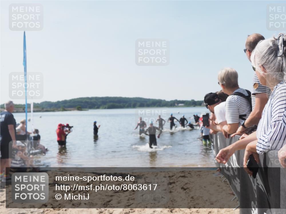 22.06.2025 - Viking Triathlon MichiJ http://msf.ph/oto/8063617 22.06.2025 10:25:41 Schwimmen 2, 10, 420, 455, 485, 544, 557 meine-sportfotos.de