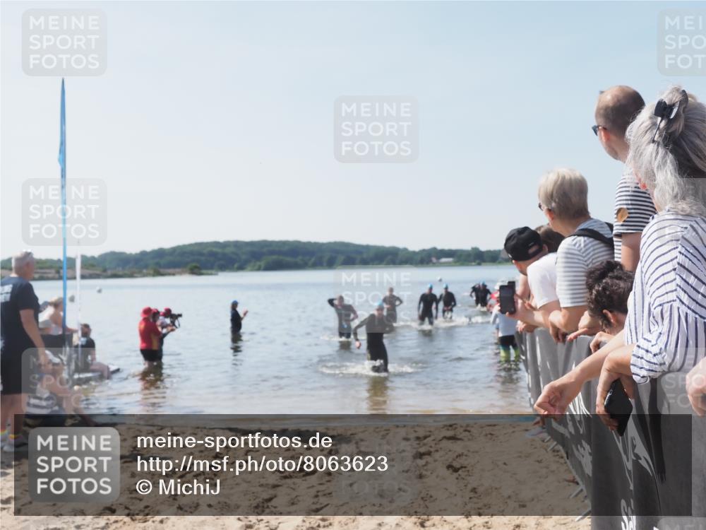 22.06.2025 - Viking Triathlon MichiJ http://msf.ph/oto/8063623 22.06.2025 10:25:42 Schwimmen 2, 10, 420, 455, 485, 544, 557 meine-sportfotos.de