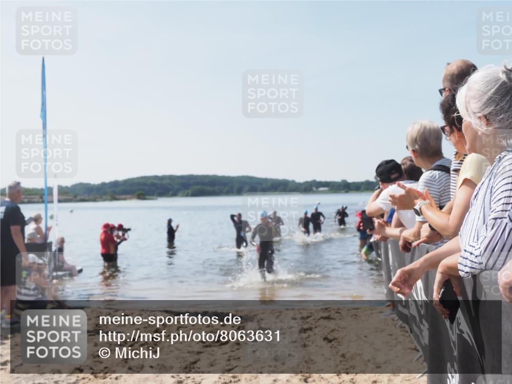 22.06.2025 - Viking Triathlon MichiJ http://msf.ph/oto/8063631 22.06.2025 10:25:43 Schwimmen 2, 10, 420, 455, 485, 544, 557 meine-sportfotos.de