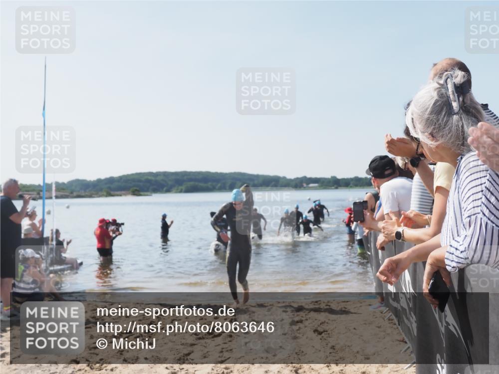 22.06.2025 - Viking Triathlon MichiJ http://msf.ph/oto/8063646 22.06.2025 10:25:45 Schwimmen 2, 10, 420, 455, 485, 544, 557 meine-sportfotos.de