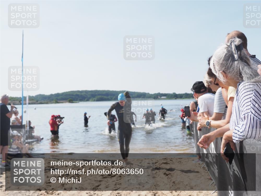 22.06.2025 - Viking Triathlon MichiJ http://msf.ph/oto/8063650 22.06.2025 10:25:46 Schwimmen 2, 10, 49, 420, 455, 485, 544, 557 meine-sportfotos.de
