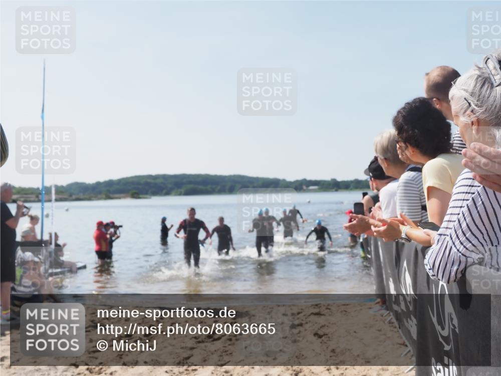 22.06.2025 - Viking Triathlon MichiJ http://msf.ph/oto/8063665 22.06.2025 10:25:49 Schwimmen 10, 49, 420, 455, 485, 544, 557, 642 meine-sportfotos.de