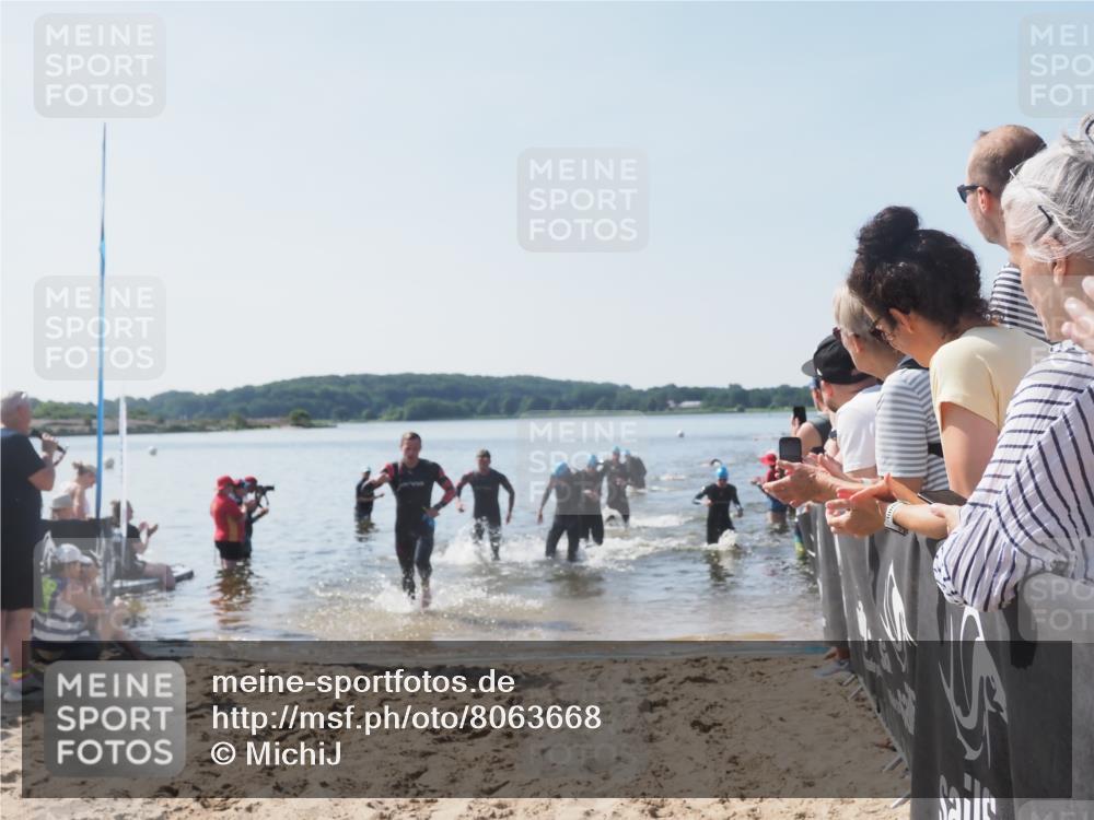 22.06.2025 - Viking Triathlon MichiJ http://msf.ph/oto/8063668 22.06.2025 10:25:49 Schwimmen 10, 49, 420, 455, 485, 544, 557, 642 meine-sportfotos.de