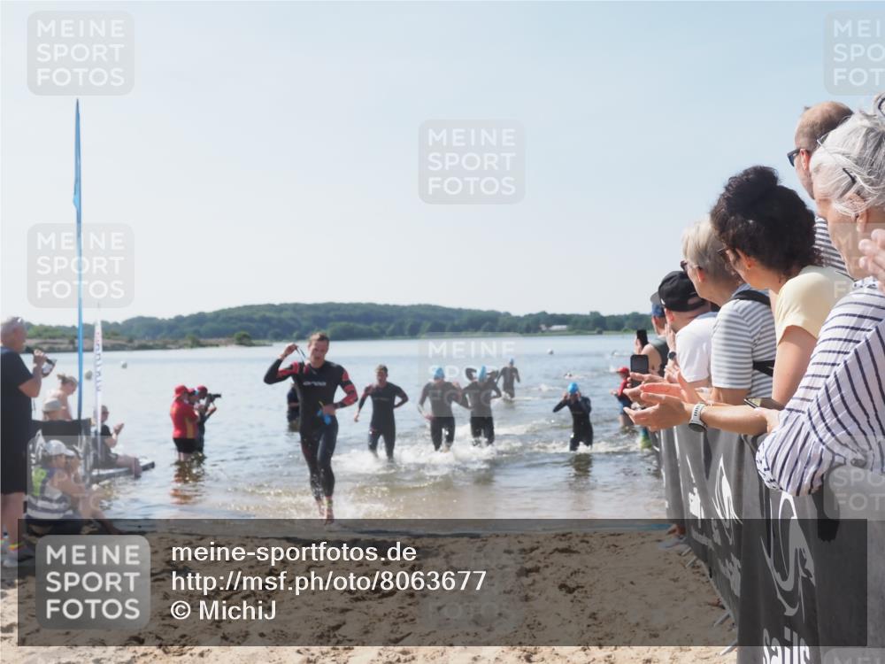 22.06.2025 - Viking Triathlon MichiJ http://msf.ph/oto/8063677 22.06.2025 10:25:50 Schwimmen 10, 49, 420, 455, 485, 544, 557, 642 meine-sportfotos.de