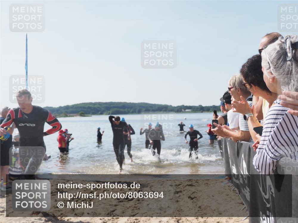 22.06.2025 - Viking Triathlon MichiJ http://msf.ph/oto/8063694 22.06.2025 10:25:52 Schwimmen 10, 49, 420, 455, 485, 544, 557, 642 meine-sportfotos.de