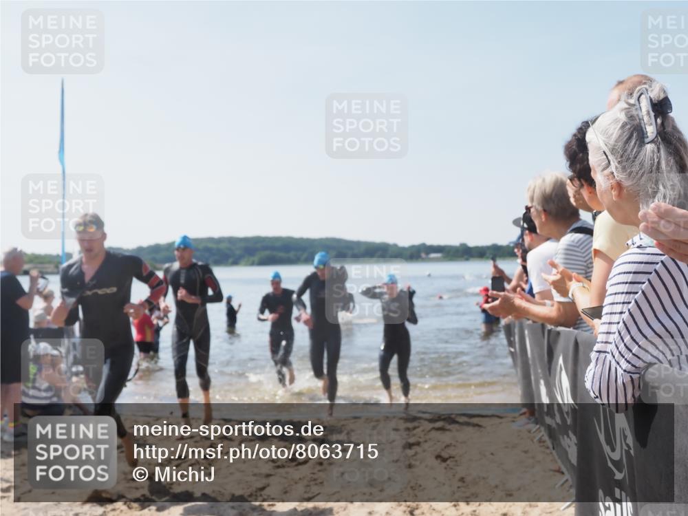 22.06.2025 - Viking Triathlon MichiJ http://msf.ph/oto/8063715 22.06.2025 10:25:54 Schwimmen 10, 49, 455, 485, 544, 557, 642 meine-sportfotos.de