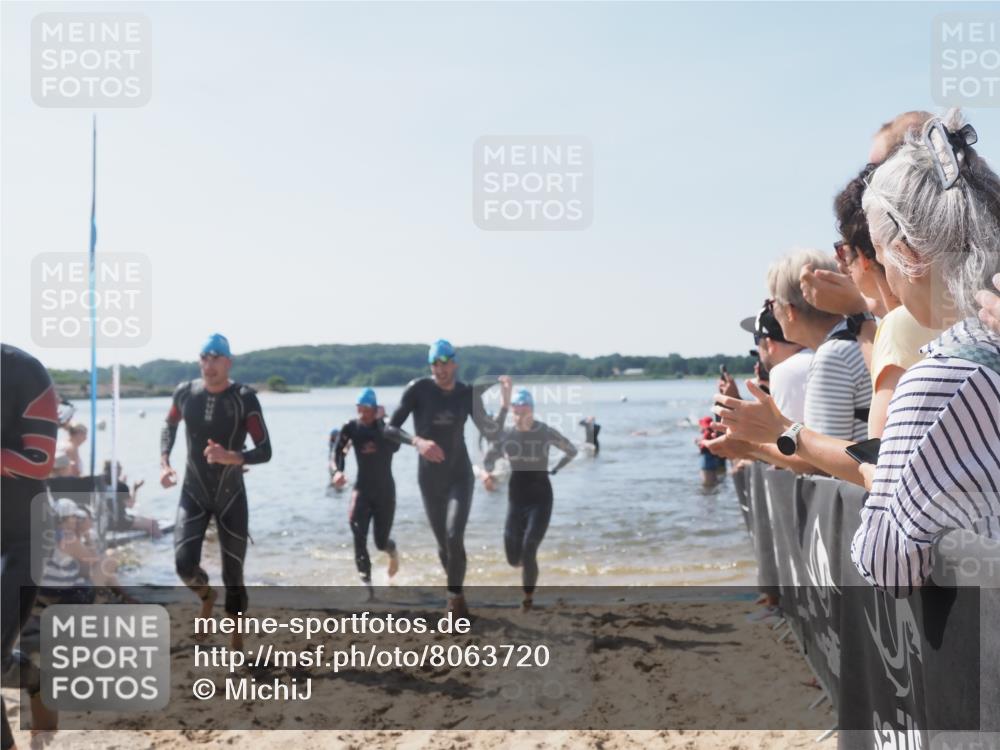 22.06.2025 - Viking Triathlon MichiJ http://msf.ph/oto/8063720 22.06.2025 10:25:55 Schwimmen 10, 49, 455, 485, 544, 557, 642 meine-sportfotos.de