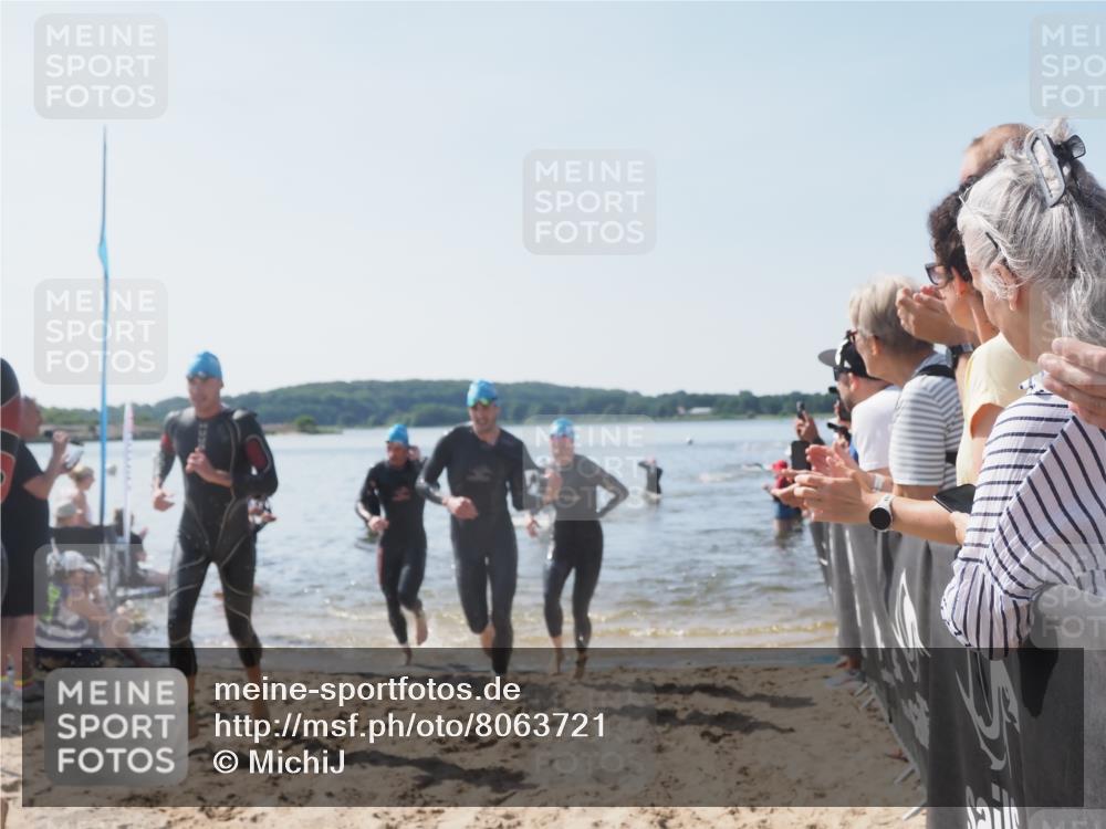 22.06.2025 - Viking Triathlon MichiJ http://msf.ph/oto/8063721 22.06.2025 10:25:55 Schwimmen 10, 49, 455, 485, 544, 557, 642 meine-sportfotos.de