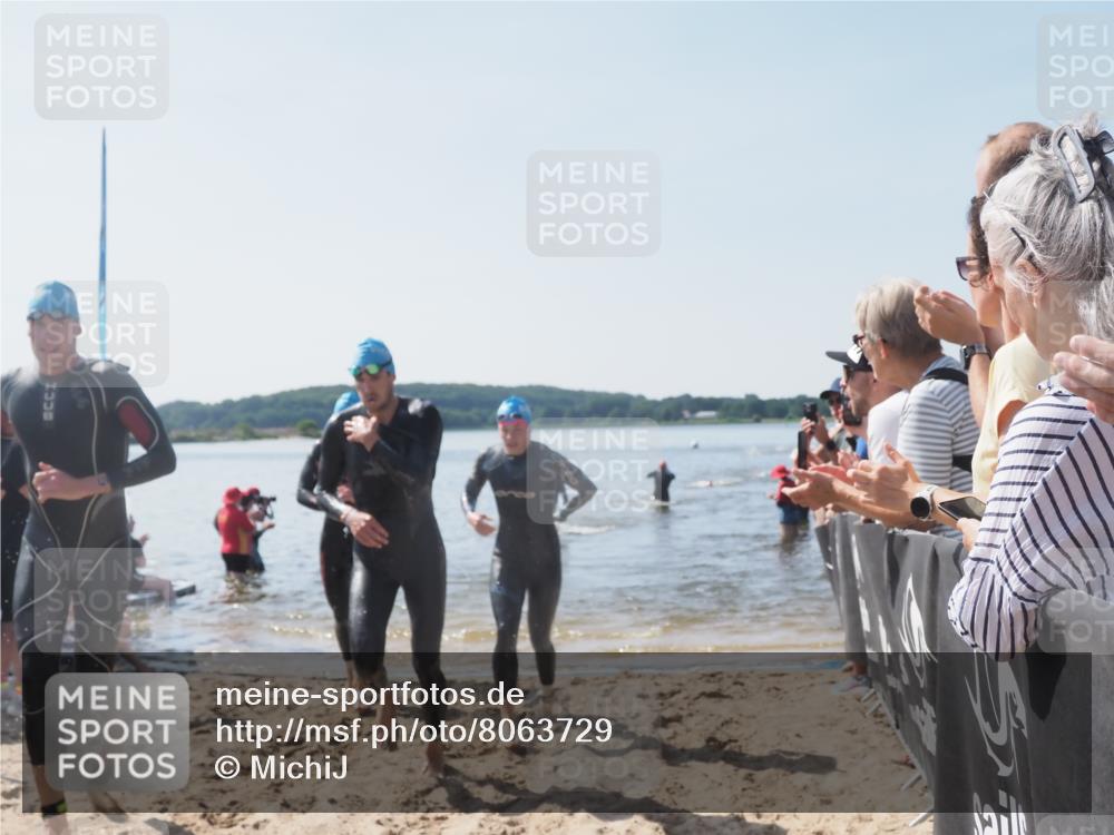 22.06.2025 - Viking Triathlon MichiJ http://msf.ph/oto/8063729 22.06.2025 10:25:56 Schwimmen 10, 49, 455, 485, 557, 642 meine-sportfotos.de