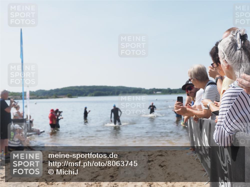 22.06.2025 - Viking Triathlon MichiJ http://msf.ph/oto/8063745 22.06.2025 10:25:59 Schwimmen 49, 617, 642 meine-sportfotos.de