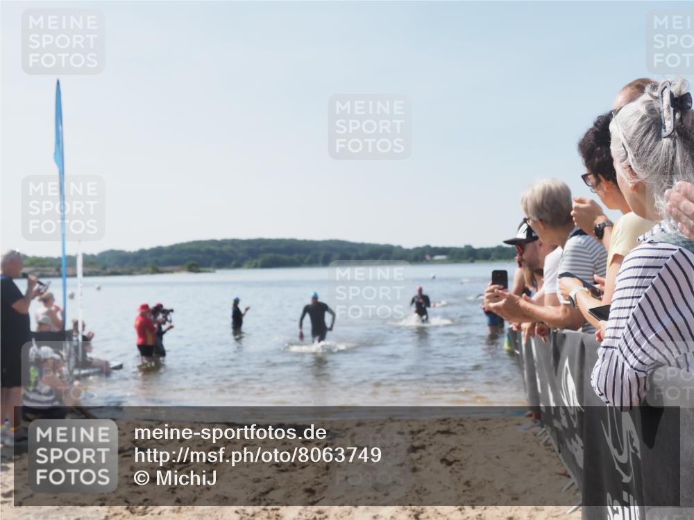 22.06.2025 - Viking Triathlon MichiJ http://msf.ph/oto/8063749 22.06.2025 10:25:59 Schwimmen 49, 617, 642 meine-sportfotos.de