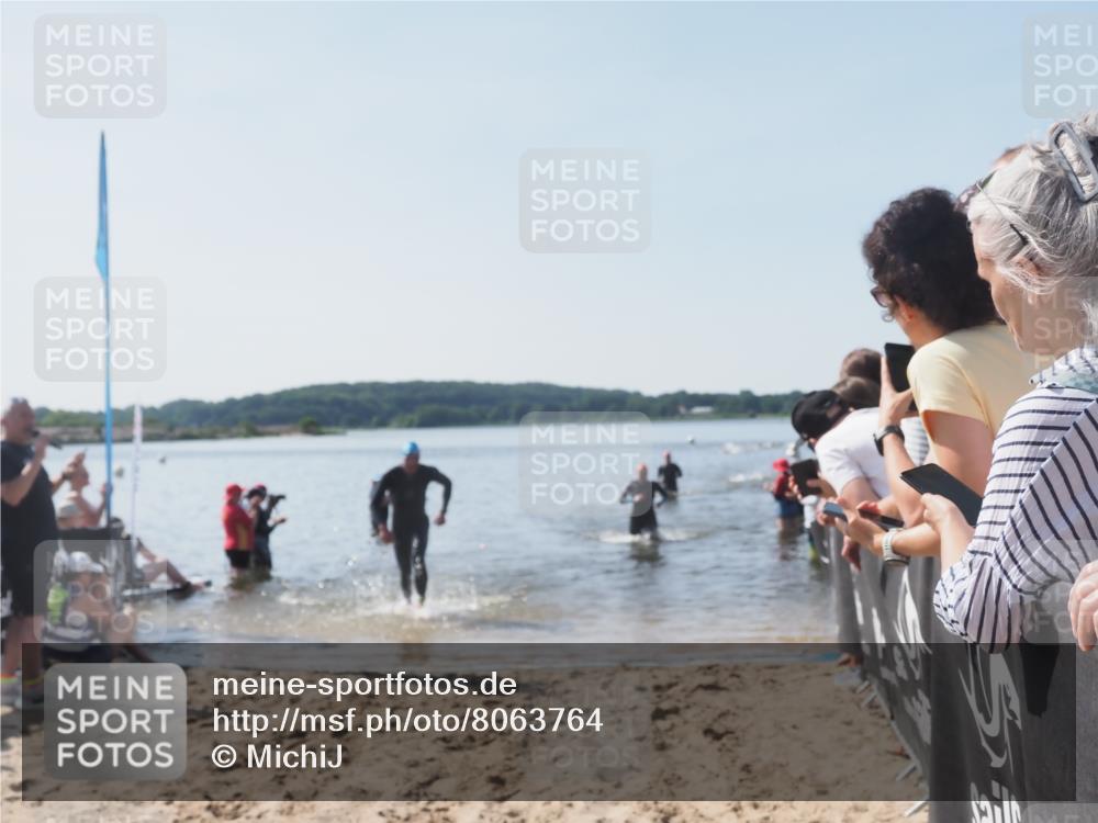 22.06.2025 - Viking Triathlon MichiJ http://msf.ph/oto/8063764 22.06.2025 10:26:02 Schwimmen 9, 49, 617, 642 meine-sportfotos.de