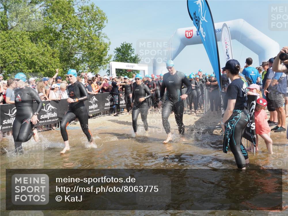 22.06.2025 - Viking Triathlon KatJ http://msf.ph/oto/8063775 22.06.2025 10:03:24 Schwimmen 25, 34, 42, 88, 89, 134, 163, 221, 229, 251, 324, 332, 540, 556 meine-sportfotos.de