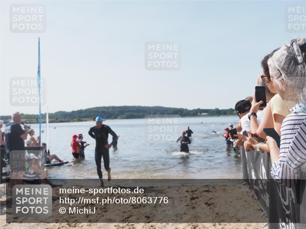 22.06.2025 - Viking Triathlon MichiJ http://msf.ph/oto/8063776 22.06.2025 10:26:04 Schwimmen 9, 49, 617, 642 meine-sportfotos.de