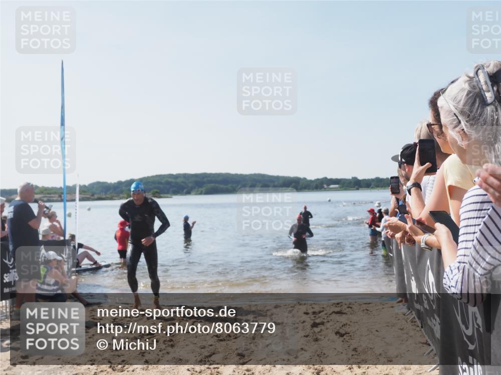 22.06.2025 - Viking Triathlon MichiJ http://msf.ph/oto/8063779 22.06.2025 10:26:04 Schwimmen 9, 49, 617, 642 meine-sportfotos.de